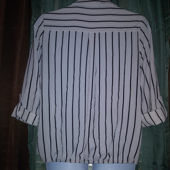 Women's Blouse - Picture 2 of 3